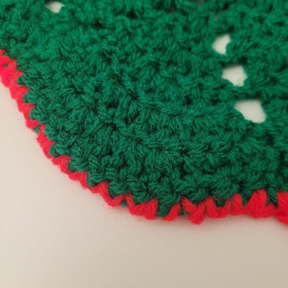 Vintage Christmas Crochet Doily Set Red Green White Round Scallop 16" Pair Table - Picture 5 of 9